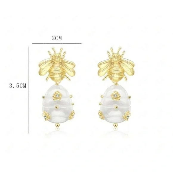 Bee Cultured Pearl Drop Earrings Vintage Bee Pearl Pendant Hypoallergenic - Picture 6 of 9